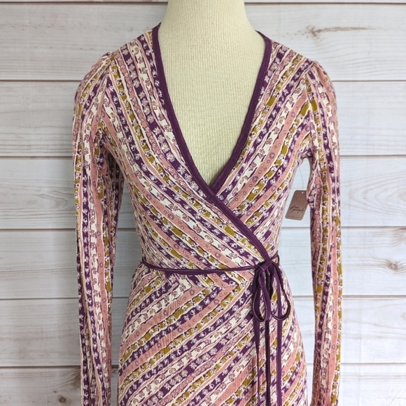 Free People Phoebe Printed Jersey Maxi Wrap Dress in Peach Combo Size Small NWT - Picture 6 of 11